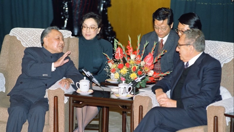 1989年11月，基辛格到北京见邓小平。