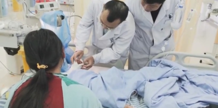 张童的接驳手术效果仍要十天观察。 张童的接驳手术效果仍要十天观察。