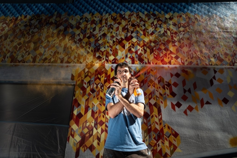 本地著名街头艺术家Alex Croft