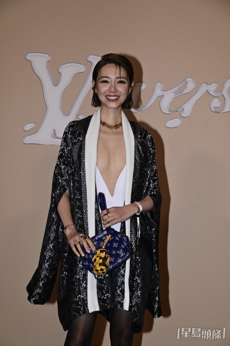 倪晨曦中门大开极性感。 倪晨曦中门大开极性感。