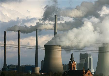 德国法兰克福南部一座燃煤发电厂喷出白烟。路透社