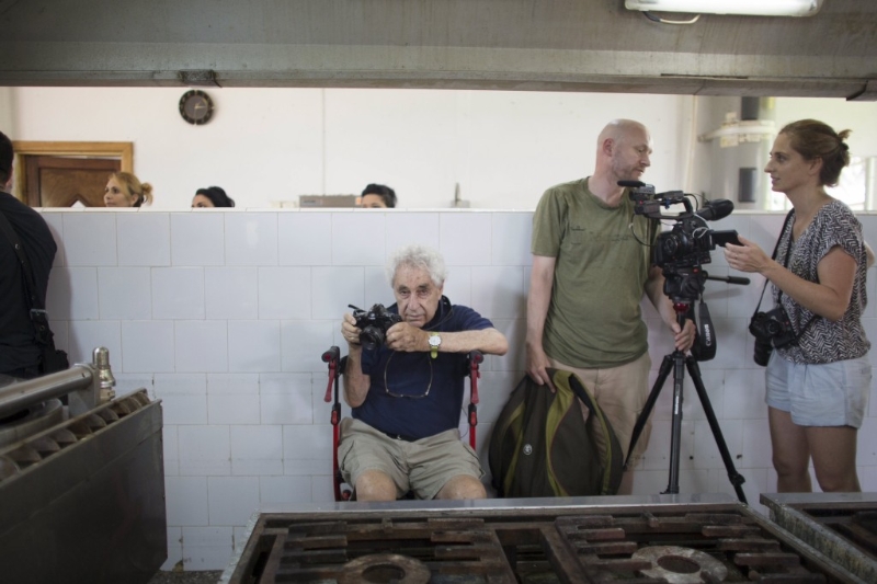 2015年，厄维特（Elliott Erwitt） 在古巴为一本关于当地的书拍摄。