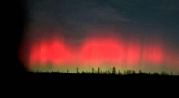 北方多地网友拍到极光！因大地磁暴活动：中国气象局已发布预警