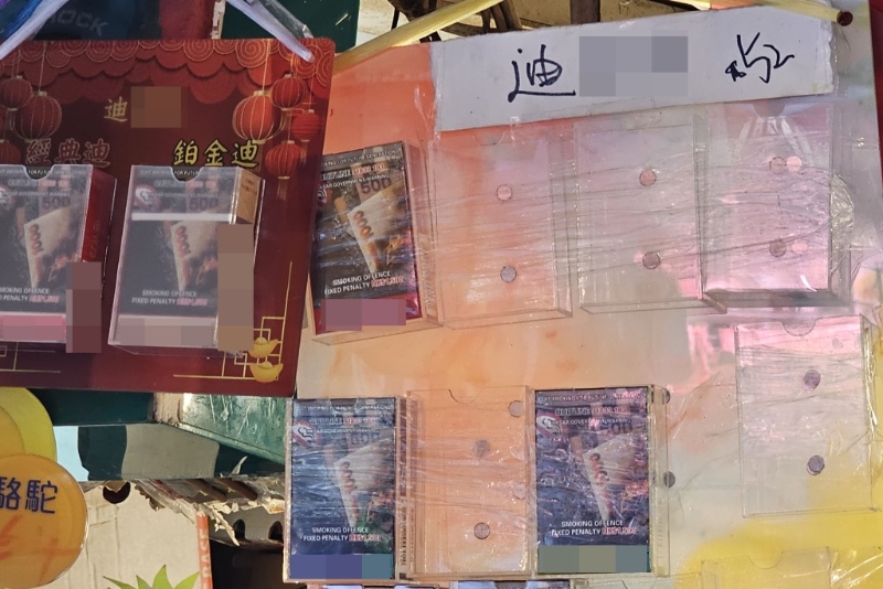 有报文件在显眼位置放置白牌烟及写上价格。