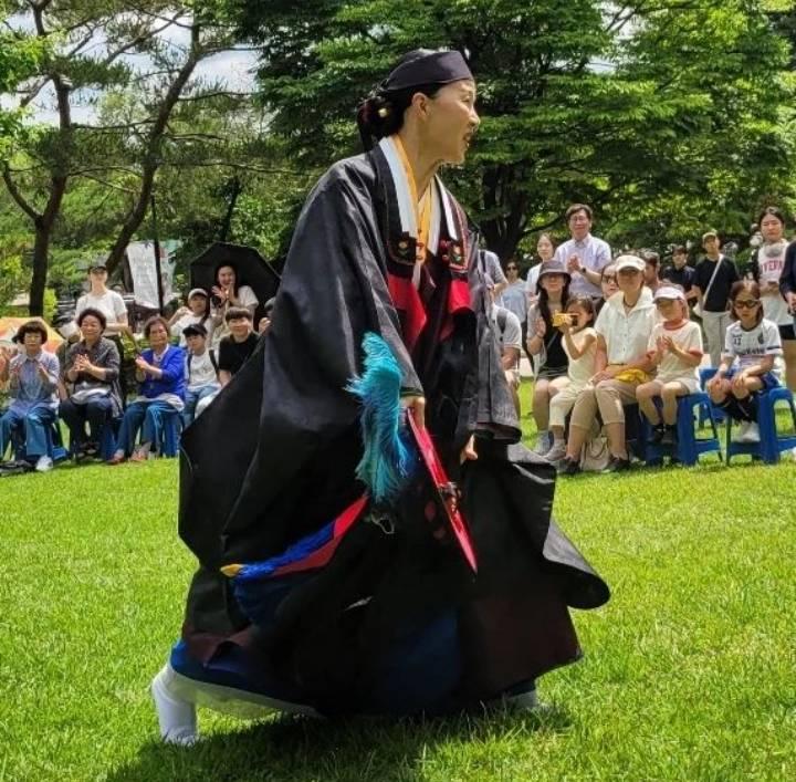 韩国有不少民众信奉萨满教。 Facebook