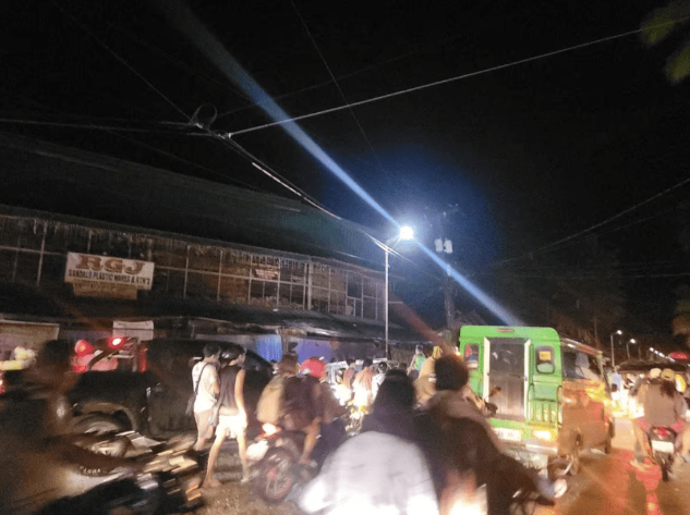 菲律宾南苏里高市民众疏散到避难中心。