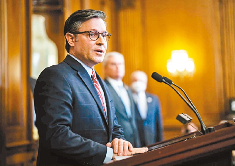 众议院议长约翰逊相信共和党人已有足够票数,正式启动对总统拜登的弹劾调查。 法新社 众议院议长约翰逊相信共和党人已有足够票数,正式启动对总统拜登的弹劾调查。 法新社