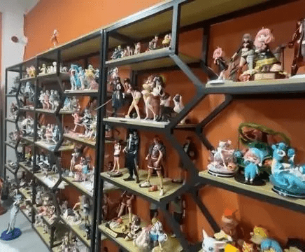 内地至少有上百家公司都在设计、生产、销售美少女手办。 内地至少有上百家公司都在设计、生产、销售美少女手办。