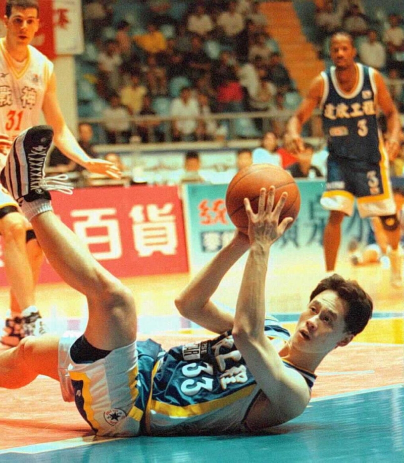 许智超曾是达欣工程篮球队当家射手，有“中距离教科书”之美誉，后来转任教练在篮球界人脉很广。