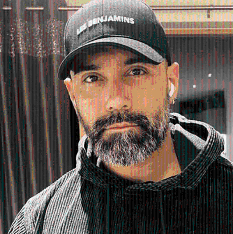 阿尔珀金遭施虐致死,法医验出他全身满布火烧刀割等94处伤口。 阿尔珀金遭施虐致死,法医验出他全身满布火烧刀割等94处伤口。