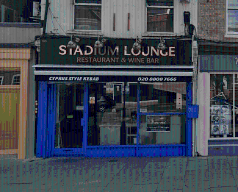 据报阿尔珀金被关在一间酒吧之内,施以酷刑。 据报阿尔珀金被关在一间酒吧之内,施以酷刑。