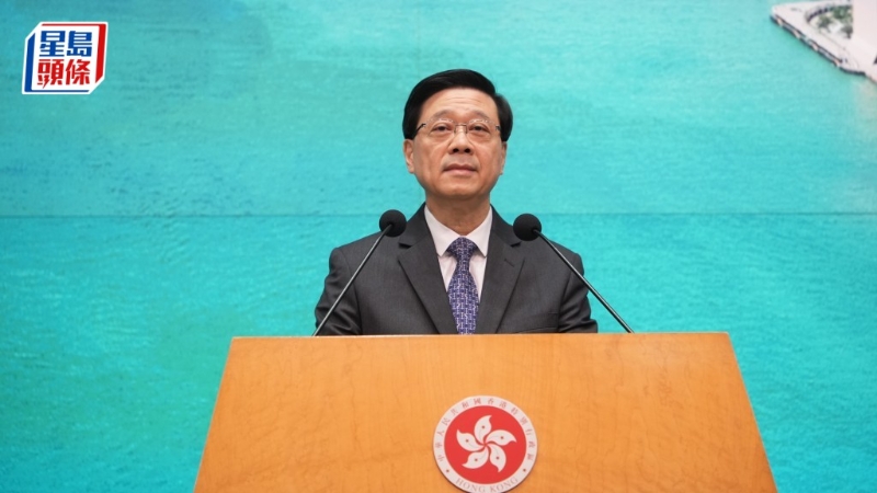 李家超表示,本周六(12月9日)政府将举办“区选缤纷日”,当晚西九文化区将举办一场大型户外音乐会,七间电子传媒会现场联播。 李家超表示,本周六(12月9日)政府将举办“区选缤纷日”,当晚西九文化区将举办一场大型户外音乐会,七间电子传媒会现场联播。