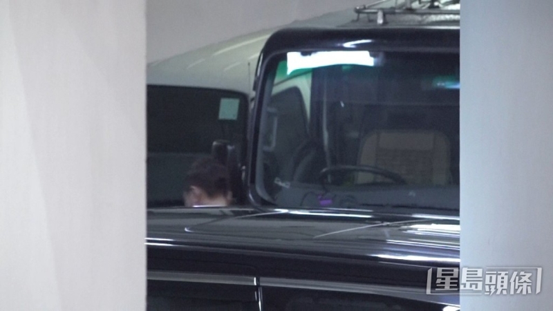 刘德华直接上灵堂。