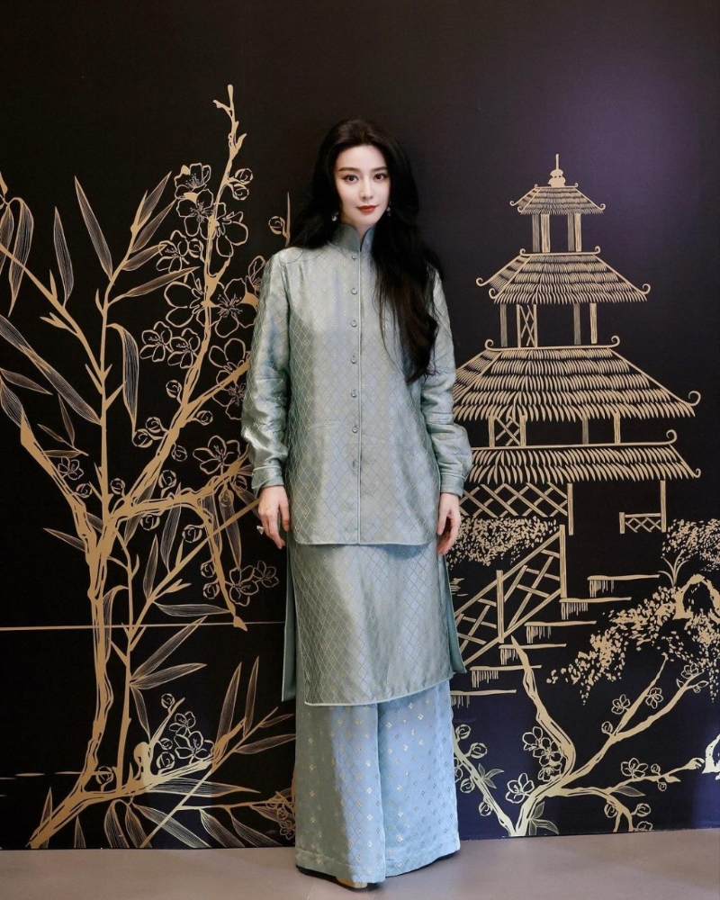 至于第三套由中国设计师品牌M ESSENTIAL最新系列的沧浪缇花新中式套装终于获得网民大讚。