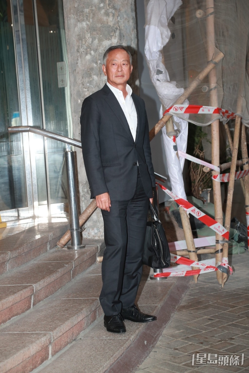 杜琪峯约6时离场。