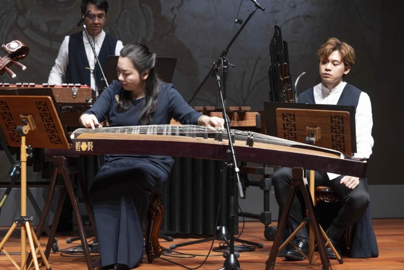 是次演奏的香港天籁敦煌乐团乐师均相当年青。 是次演奏的香港天籁敦煌乐团乐师均相当年青。