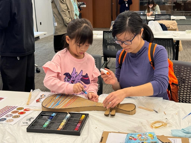 大人及小朋友均乐在其中,同时对中国的古乐器亦有更深的认识。 大人及小朋友均乐在其中,同时对中国的古乐器亦有更深的认识。