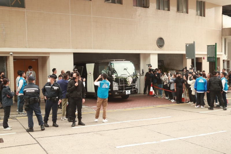 现场约20位警员维持秩序。 现场约20位警员维持秩序。