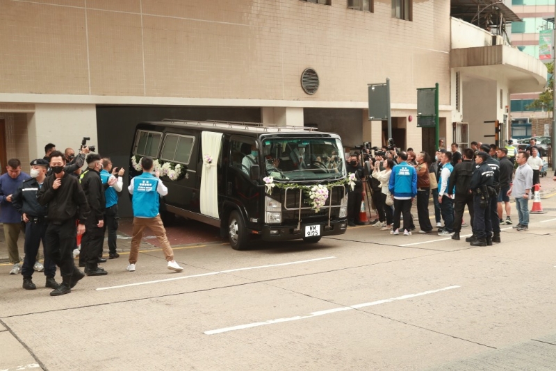 大殓仪式完成后,灵柩移送歌连臣角火葬场举行火化礼。 大殓仪式完成后,灵柩移送歌连臣角火葬场举行火化礼。