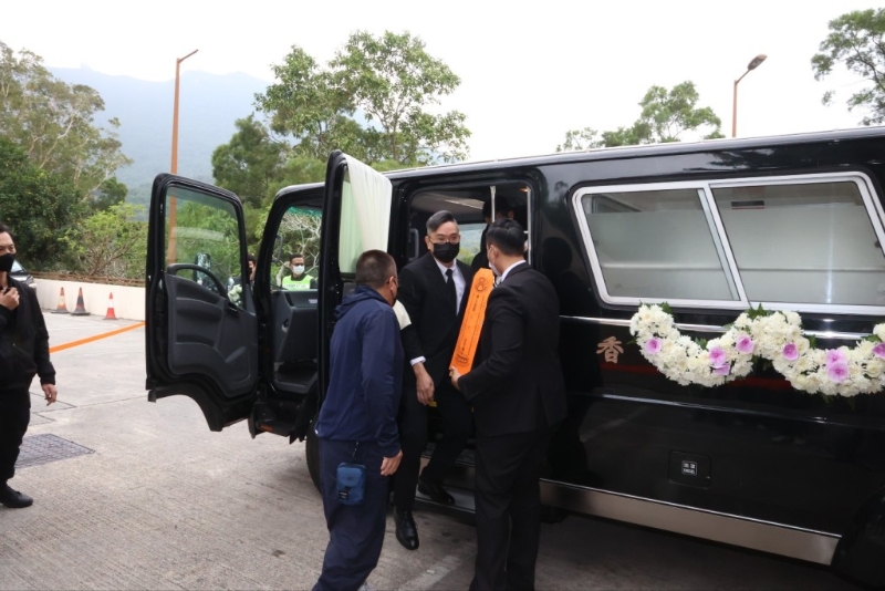 同行还有刘德华胞弟。 同行还有刘德华胞弟。