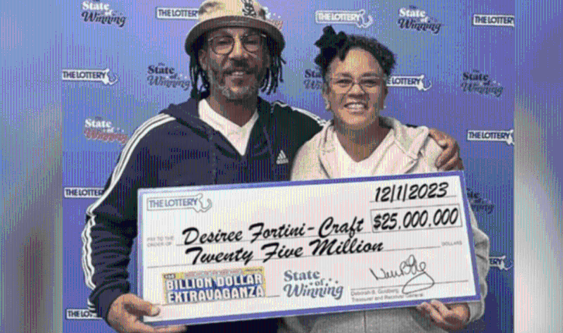 德西莉与未婚夫到彩券公司总部领奖。 德西莉与未婚夫到彩券公司总部领奖。