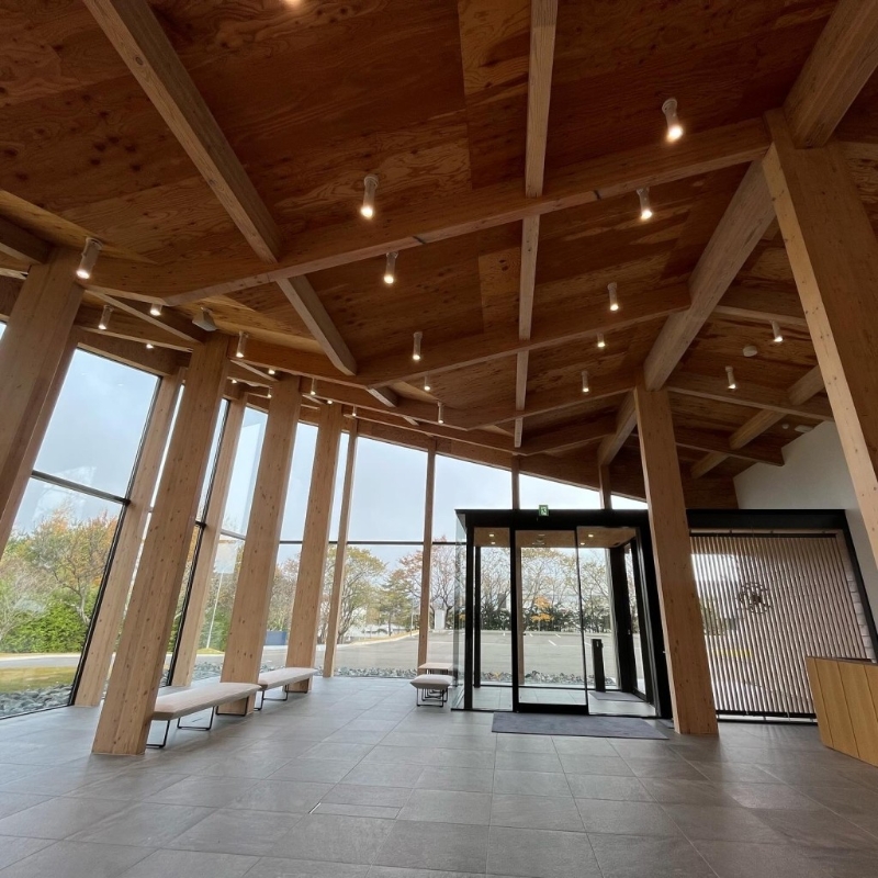 整座建筑物以天然木材为主要建材。