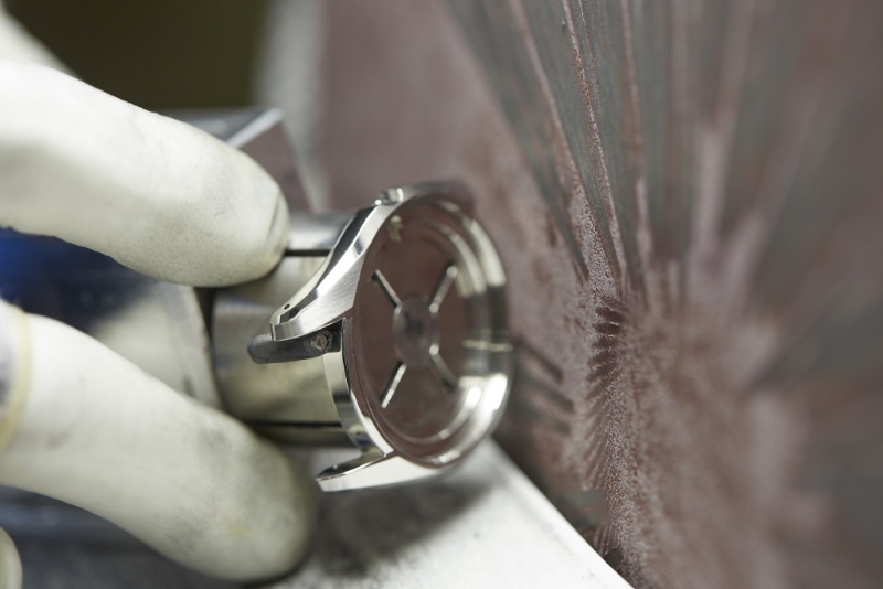 独特的Hairline打磨工序。