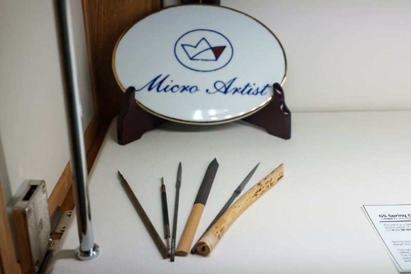 信州时之匠工坊同时设有一个Micro Artist Studio，此工作室的匠师专门负责高端机械腕表的微细工艺。