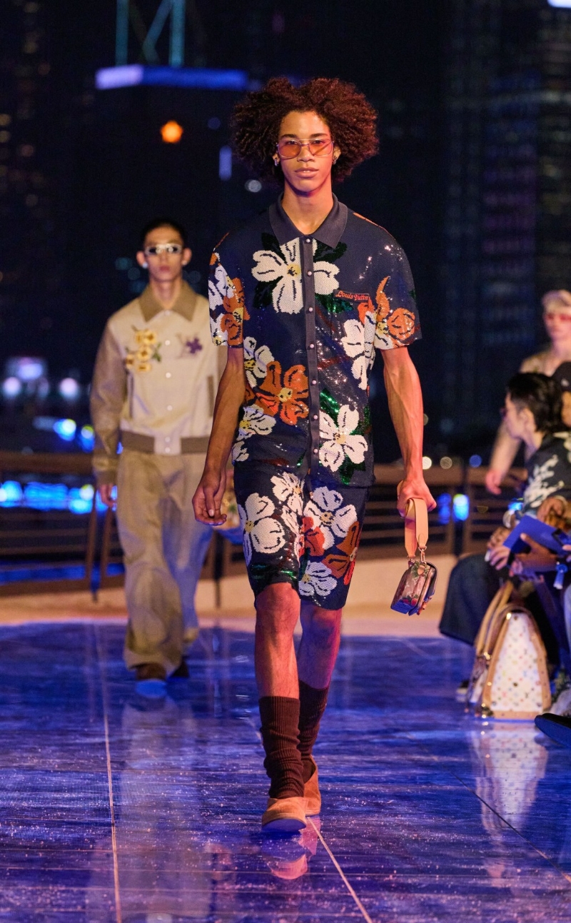 谁说男士不适合穿花花与珠片，出席Beach Party正是理想战衣。