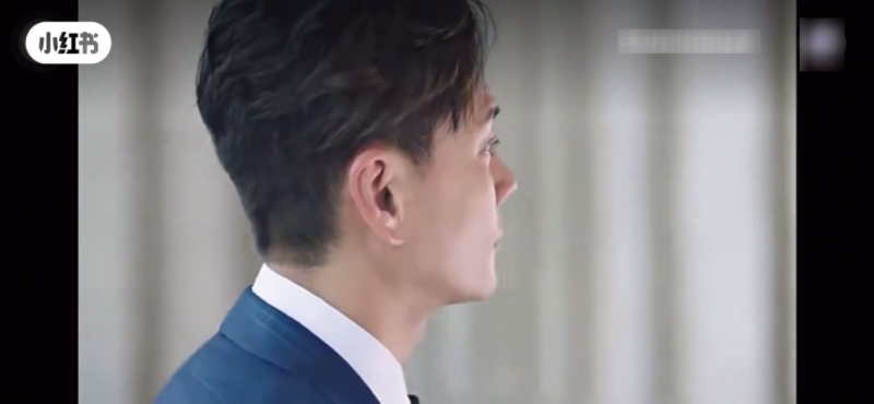 进入大堂遇上佘诗曼。 进入大堂遇上佘诗曼。