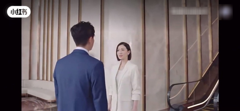 黄宗泽:“‘飞爷’个位我冇兴趣,SNK我都冇兴趣,不过我对你呢个‘新闻女王’就有啲兴趣。 因为喺我领域,只有国王,冇女王。” 黄宗泽:“‘飞爷’个位我冇兴趣,SNK我都冇兴趣,不过我对你呢个‘新闻女王’就有啲兴趣。 因为喺我领域,只有国王,冇女王。”