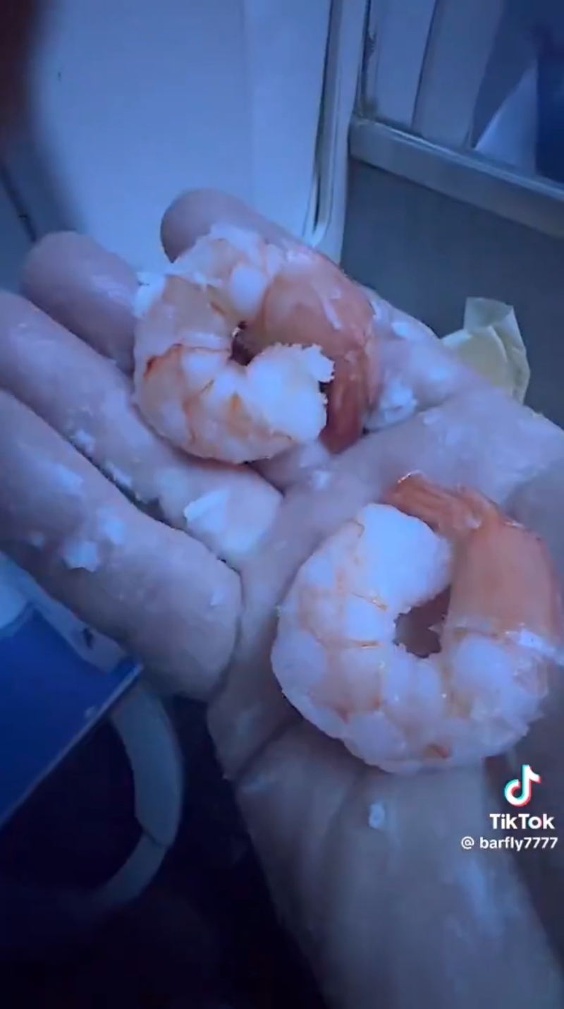 再放入刚才弄好的虾，完成。TikTok