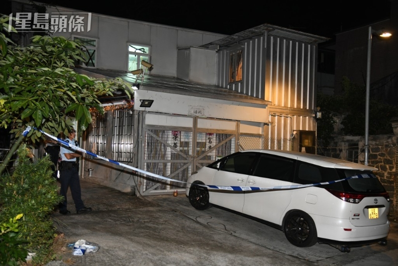 警员封锁现场调查。 警员封锁现场调查。