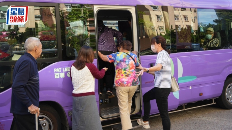 东华三院王泽森长者地区中心安排便利措施让长者投票。 东华三院王泽森长者地区中心安排便利措施让长者投票。