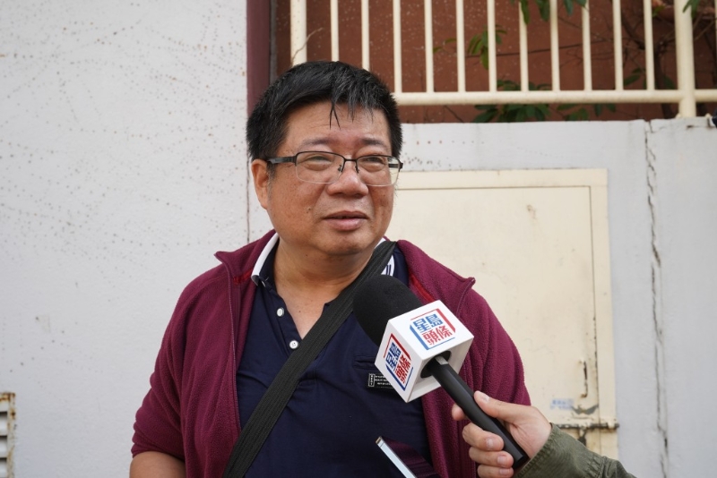 曾先生形容边境投票站方便经常「两边走」的选民。 曾先生形容边境投票站方便经常「两边走」的选民。