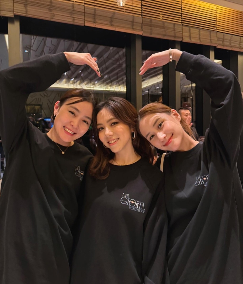 何超莲、李蕴到后台探邓紫棋。