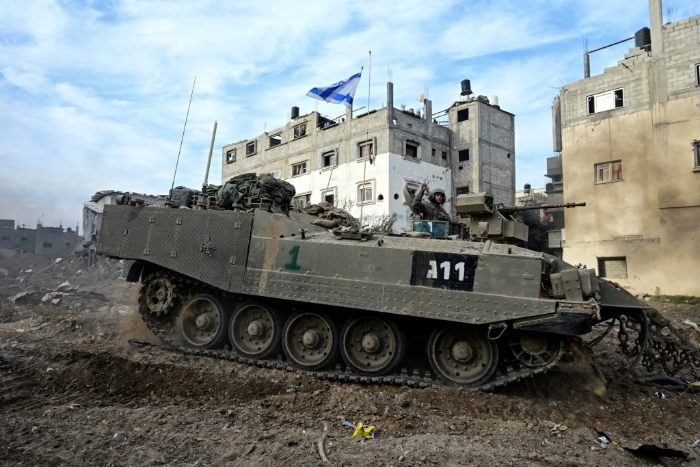 以军坦克在加沙采取地面攻势。