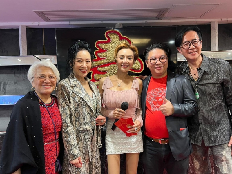 叶子楣更大开金口唱歌！