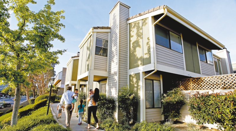 共渡公寓成为很多湾区首次置业者的选择。美联社资料图片 共渡公寓成为很多湾区首次置业者的选择。美联社资料图片