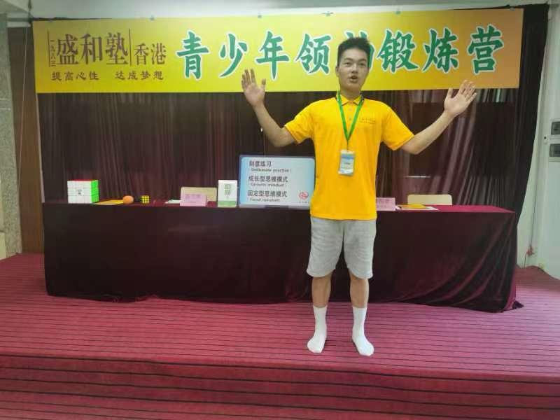 Thomas变得开朗积极,参加不同活动及聚会。 Thomas变得开朗积极,参加不同活动及聚会。