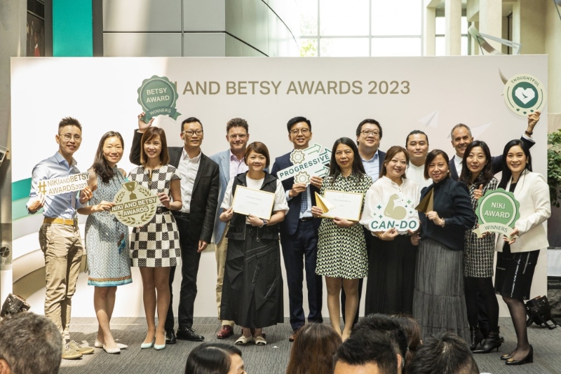 国泰每年都举办Niki and Betsy Awards员工嘉许礼，表彰同事由心出发的优秀服务态度。