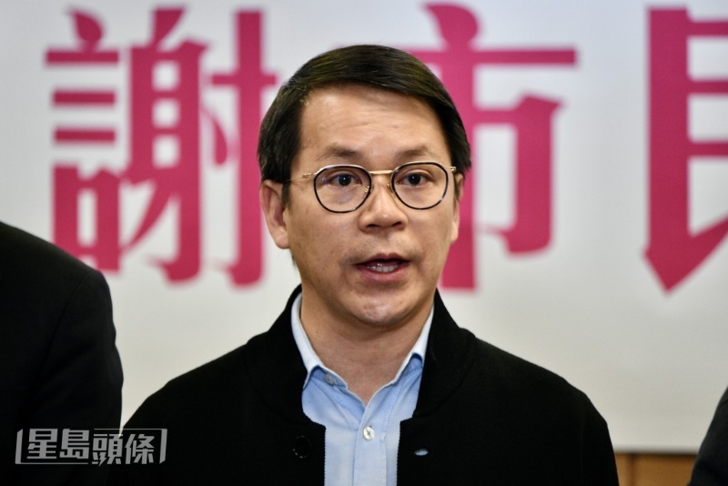 民建联主席陈克勤衷心感谢市民支持及选举团队努力。 卢江球摄