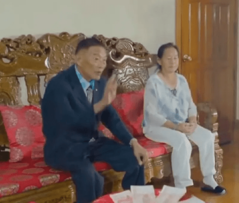 白所成和妻子李小所。