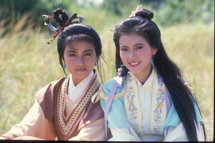 周海媚毕业就参演多部电视剧，包括与蓝洁瑛合演《真命天子》。