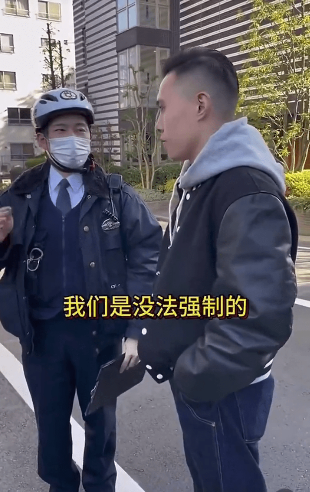 但警员称他们不能强制要老板改主意。 但警员称他们不能强制要老板改主意。