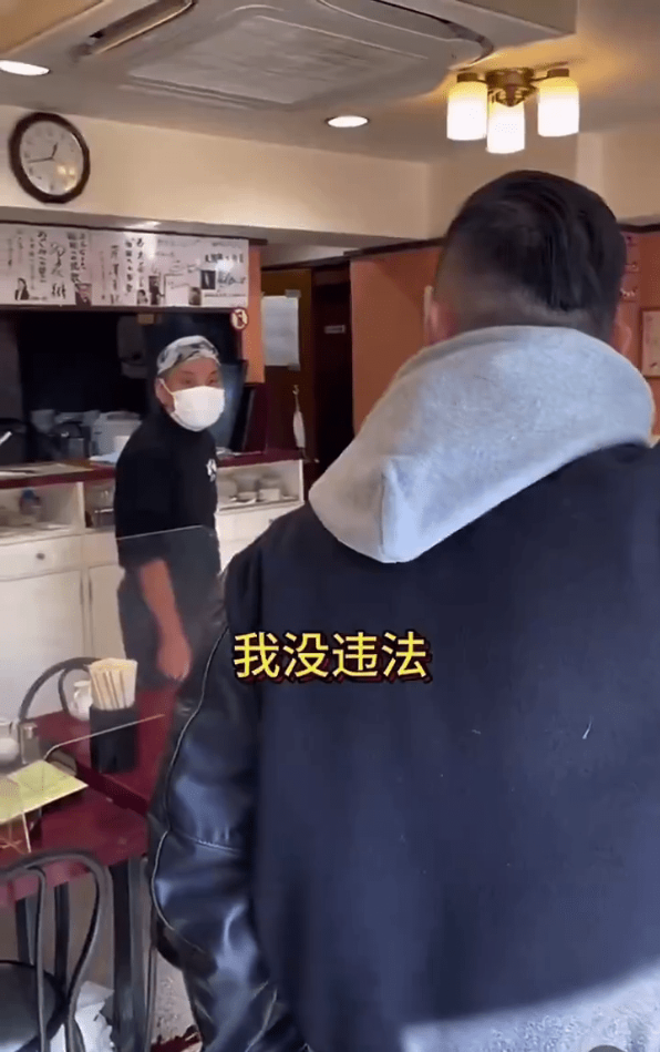 老板并称他没有违法。 老板并称他没有违法。