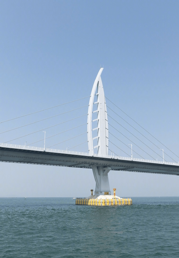 “风帆”造型的九洲桥。