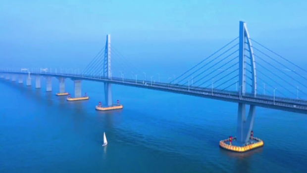 港珠澳大桥旅游试运今正式开通。