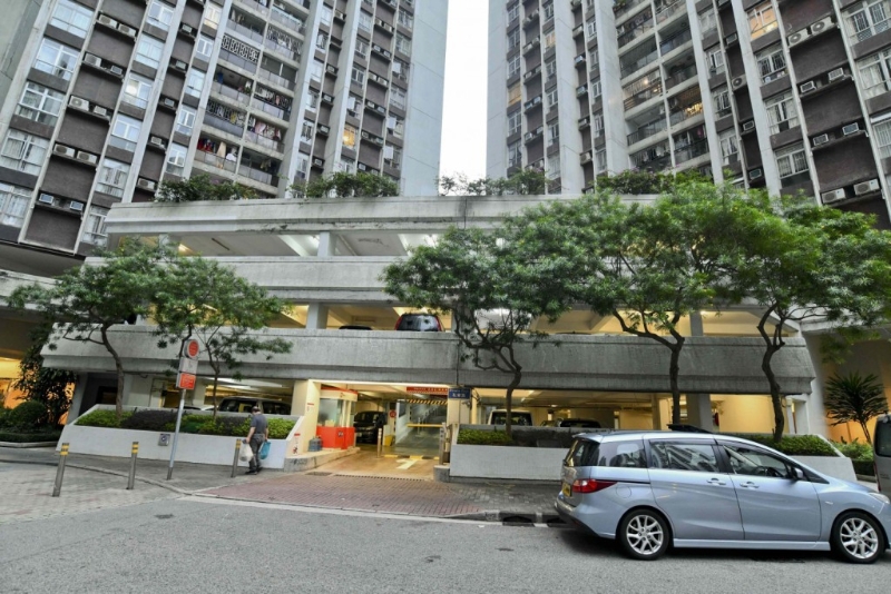 2020年，集团旗下的太古地产（1971）开始拆售太古城车位，至今年仍然继续推售并提供折扣优惠，吸引投资者入市。 市场曾经估算，若果太古城全数4,500个车位均展开拆售，估计套现金额更将达90亿至110亿元。