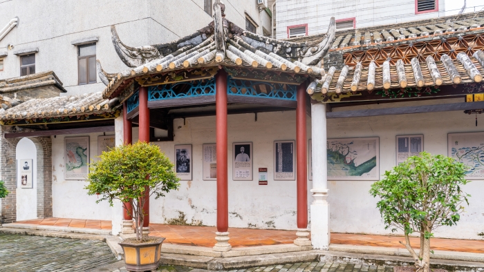 邓承修故居壶园中的历史长廊。 邓承修故居壶园中的历史长廊。